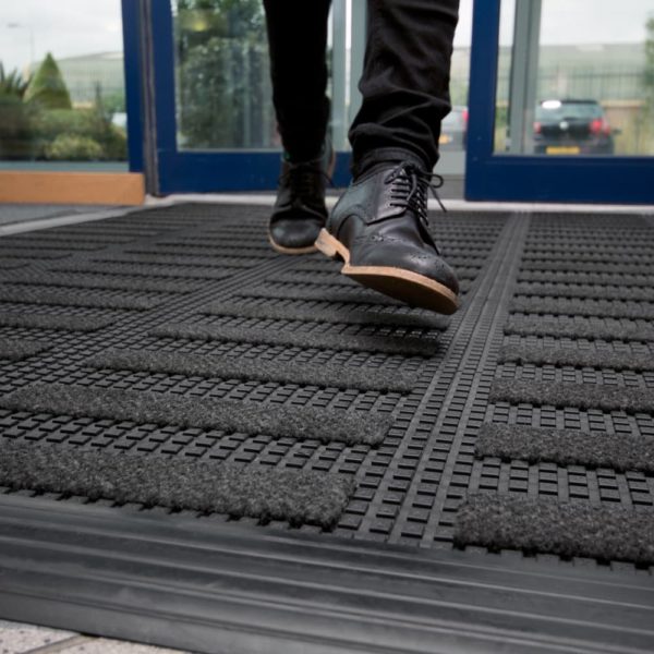 Betétes lábtörlő szőnyeg